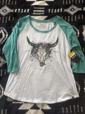 Hurley White & Teal Raglan Steer Skull Graphic Shirt